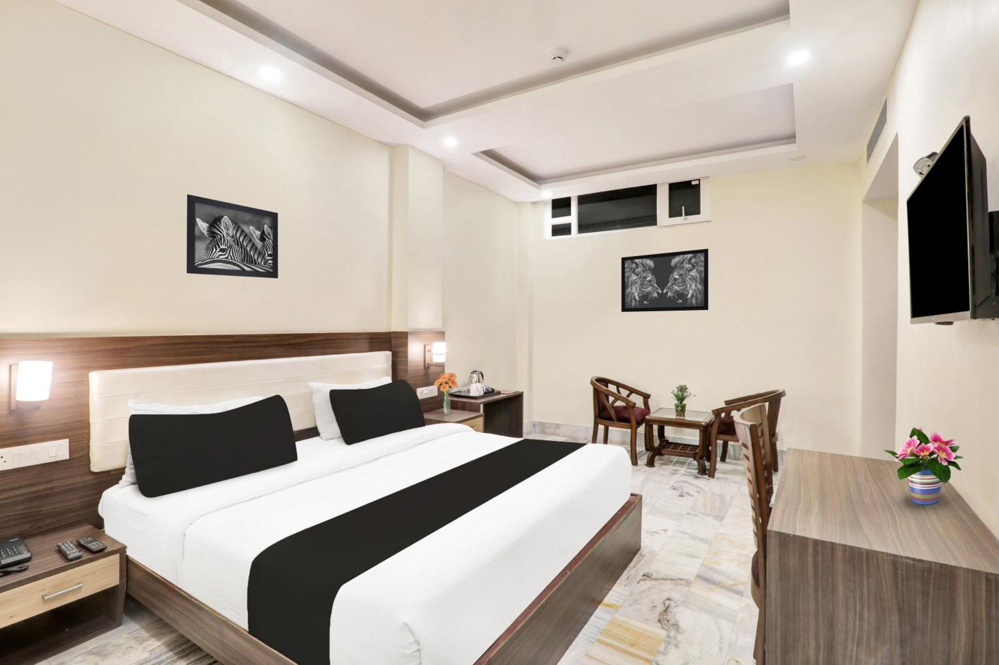 Super Townhouse Kankarbagh Formerly Kunwar Alcajars Patna  Kültér fotó