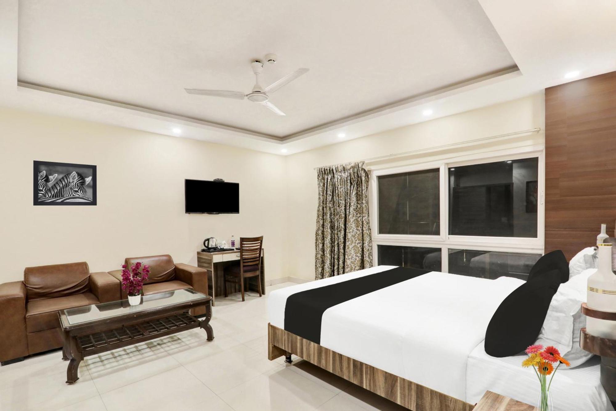 Super Townhouse Kankarbagh Formerly Kunwar Alcajars Patna  Kültér fotó