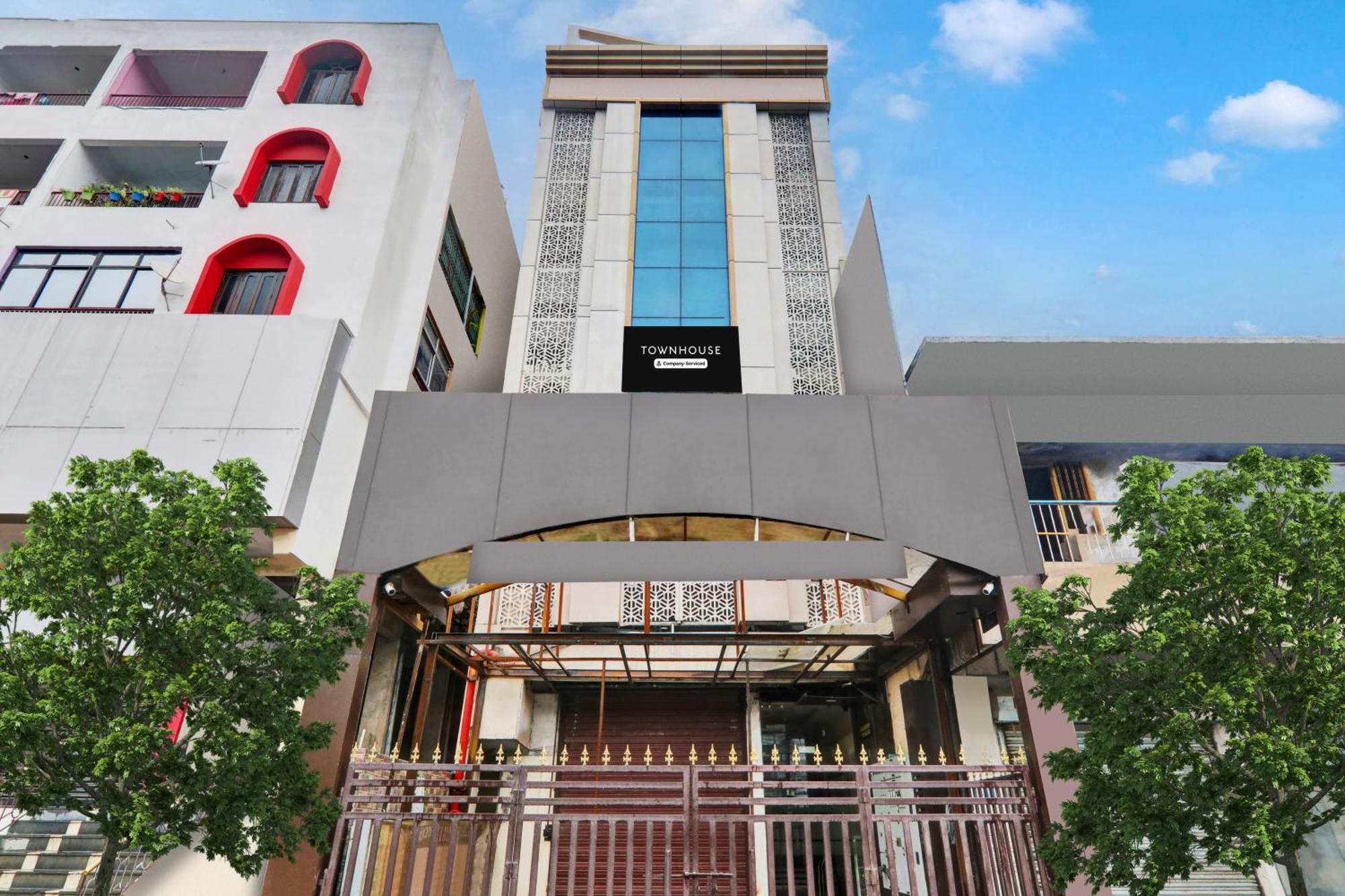 Super Townhouse Kankarbagh Formerly Kunwar Alcajars Patna  Kültér fotó