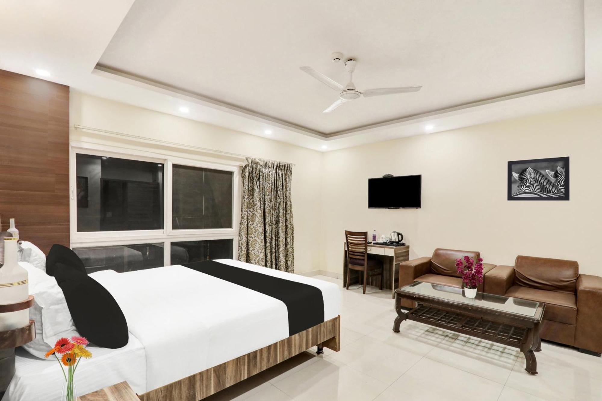 Super Townhouse Kankarbagh Formerly Kunwar Alcajars Patna  Kültér fotó